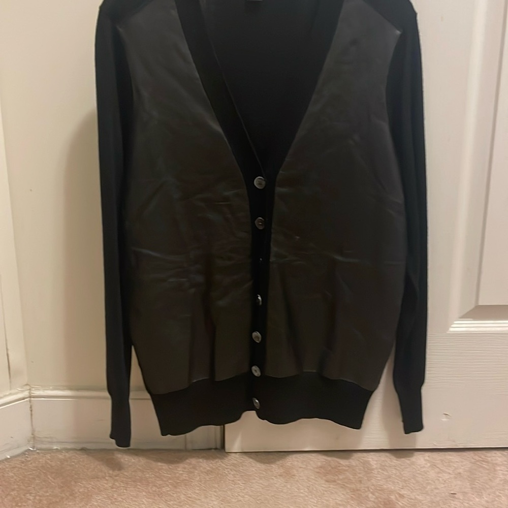Sweater wirh front leather